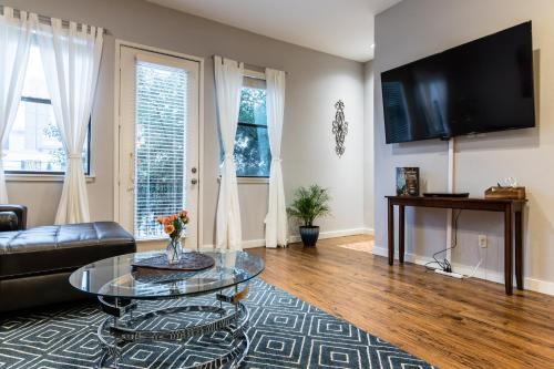 Номер, DownTown Three Bedroom Townhome Sleeps 8 in Ист-Даллас Номер, DownTown Three Bedroom Townhome Sleeps 8 in Ист-Даллас