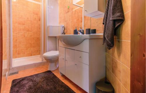 Kupaonica, Nice apartment in Strunjan w/ WiFi in Strunjan Kupaonica, Nice apartment in Strunjan w/ WiFi in Strunjan