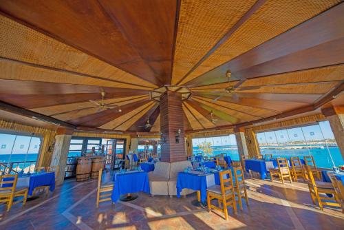 Restaurant, Sunrise Crystal Bay Resort -Grand Select in Sahl Hasheesh Restaurant, Sunrise Crystal Bay Resort -Grand Select in Sahl Hasheesh