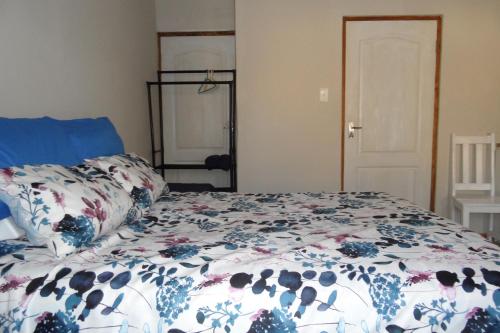 Rosy Palm Sunrise near Upington Airport Rosy Palm Sunrise near Upington Airport