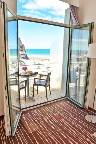 Balcony/terrace, Hotel Mercure Granville Le Grand Large in Granville Balcony/terrace, Hotel Mercure Granville Le Grand Large in Granville