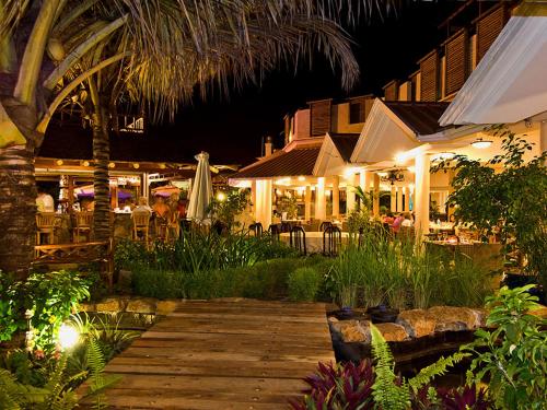 Restaurant, Aanari Hotel & Spa - Mauritius in Ile Maurice Restaurant, Aanari Hotel & Spa - Mauritius in Ile Maurice