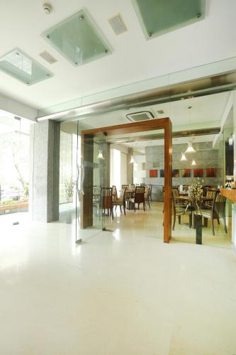 Lobby, Regency Hotel Malabar Hill in Mumbai Central Lobby, Regency Hotel Malabar Hill in Mumbai Central