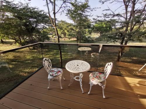 מרפסת, Jambo Mara Safari Lodge in Narok מרפסת, Jambo Mara Safari Lodge in Narok