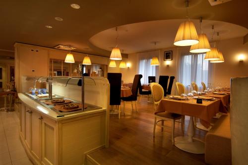 Restaurant, Gran Paradiso Hotel Spa in San Giovanni Rotondo Restaurant, Gran Paradiso Hotel Spa in San Giovanni Rotondo