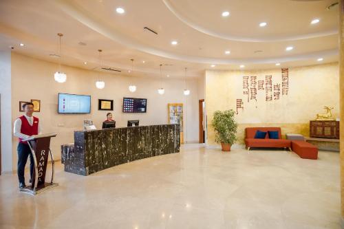 Vestibule, Ramada by Wyndham Ulaanbaatar Citycenter in Oulan-Bator Vestibule, Ramada by Wyndham Ulaanbaatar Citycenter in Oulan-Bator