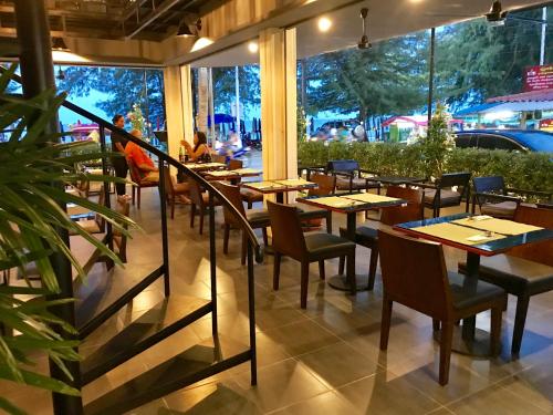 Restaurant, The Beach Cha Am Guest House in Cha Am Beachfront Restaurant, The Beach Cha Am Guest House in Cha Am Beachfront