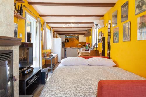 This photo about Dependance Due passi dal centro di Lucca shared on HyHotel.com