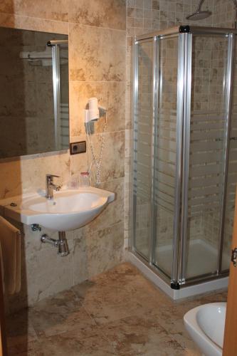 Fürdőszoba, Hotel Pena Escrita in Cardena Fürdőszoba, Hotel Pena Escrita in Cardena