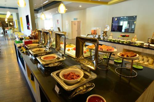 Food and beverages, Ibis Styles Kuala Lumpur Sri Damansara in Kepong / Sri Damansara Food and beverages, Ibis Styles Kuala Lumpur Sri Damansara in Kepong / Sri Damansara