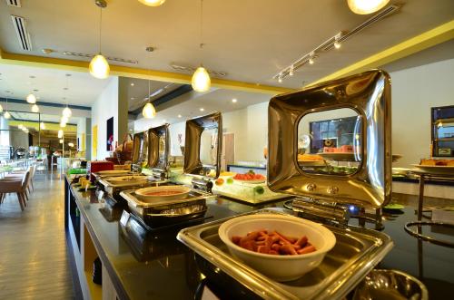 Food and beverages, Ibis Styles Kuala Lumpur Sri Damansara in Kepong / Sri Damansara Food and beverages, Ibis Styles Kuala Lumpur Sri Damansara in Kepong / Sri Damansara