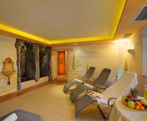 This photo about Hotel Laurin shared on HyHotel.com