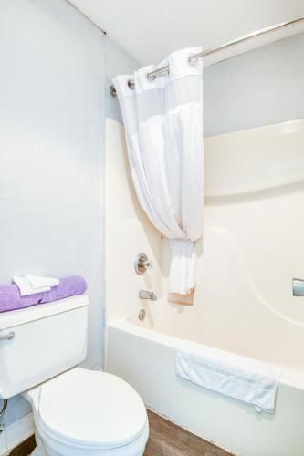 This photo about Hotel Macon MS Hwy 45 shared on HyHotel.com