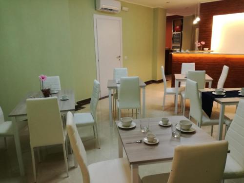 식음료(F&B), Naxos Laguna Beach in 기아르디니 낙소스 식음료(F&B), Naxos Laguna Beach in 기아르디니 낙소스
