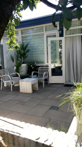 balcon/terasă, De Tuinkamer-----Prive diner op de kamer mogelijk!!! in Hoogeveen balcon/terasă, De Tuinkamer-----Prive diner op de kamer mogelijk!!! in Hoogeveen