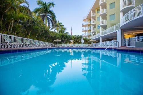 Úszómedence, CRYSTAL PALMS BEACH RESORT in Treasure Island (Florida) Úszómedence, CRYSTAL PALMS BEACH RESORT in Treasure Island (Florida)