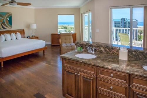 CRYSTAL PALMS BEACH RESORT in Treasure Island (FL) CRYSTAL PALMS BEACH RESORT in Treasure Island (FL)