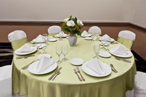 Svečana sala, Wingate by Wyndham Round Rock Hotel & Conference Center in Round Rock (TX) Svečana sala, Wingate by Wyndham Round Rock Hotel & Conference Center in Round Rock (TX)