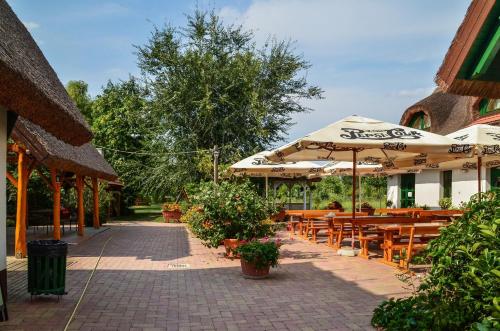 Antal-tavi Fogadó és Horgászparadicsom (Antal-tavi Fogado es Horgaszparadicsom) in Szentes Antal-tavi Fogadó és Horgászparadicsom (Antal-tavi Fogado es Horgaszparadicsom) in Szentes