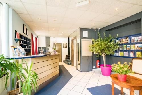 Lobby, Touring au Lac in Neuchatel Lobby, Touring au Lac in Neuchatel