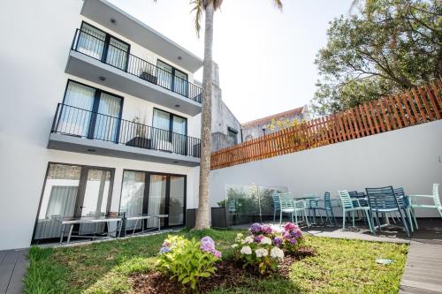 Jardim, Ilha Hostel & Suites in Ponta Delgada Jardim, Ilha Hostel & Suites in Ponta Delgada