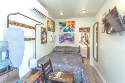 East Downtown Micro-luxe Container Living Pod #9 in Houston (TX) East Downtown Micro-luxe Container Living Pod #9 in Houston (TX)