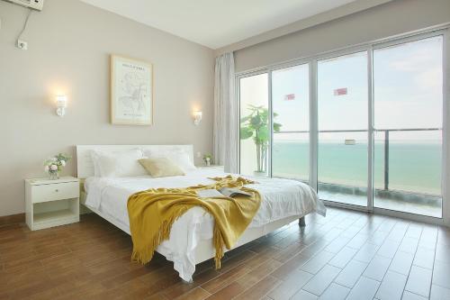 This photo about Sanya Qingjinghaiwan Apartment shared on HyHotel.com
