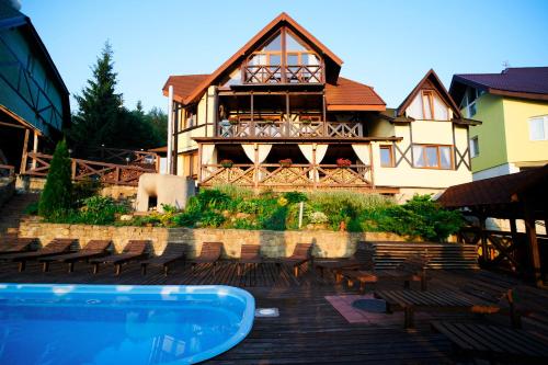 Buitenkant, 12 Місяців-Травень in Slavs'ke Buitenkant, 12 Місяців-Травень in Slavs'ke