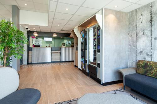 Lobby, B&B HOTEL Igny Palaiseau in Igny Lobby, B&B HOTEL Igny Palaiseau in Igny