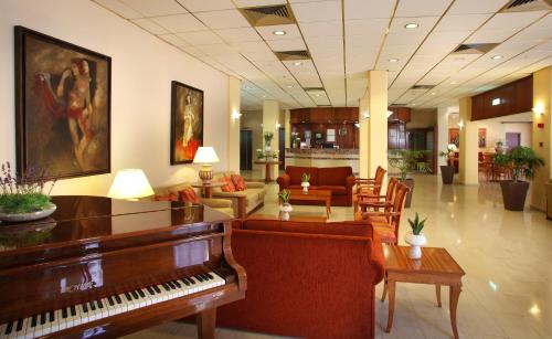 Vestíbulo, Odysseia Hotel Kapetanios in Limassol Suburbs Vestíbulo, Odysseia Hotel Kapetanios in Limassol Suburbs