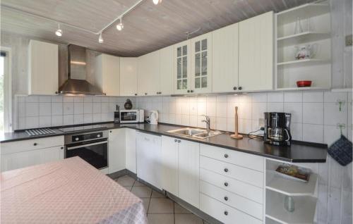 Kitchen, Holiday Home Koubjerg Iii in Toftum Kitchen, Holiday Home Koubjerg Iii in Toftum