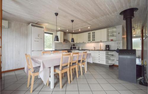 Kitchen, Holiday Home Koubjerg Iii in Toftum Kitchen, Holiday Home Koubjerg Iii in Toftum