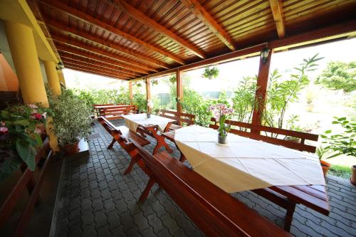 شرفة/ تراس, Pensiunea Criveanu in Horezu شرفة/ تراس, Pensiunea Criveanu in Horezu