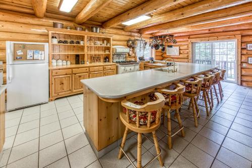 Vienna Villa - 3 Bed 3 Bath Vacation home in Shaver Lake in Lakeshore (CA) Vienna Villa - 3 Bed 3 Bath Vacation home in Shaver Lake in Lakeshore (CA)