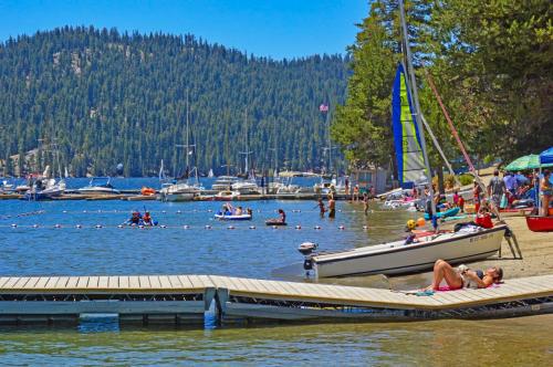 Vienna Villa - 3 Bed 3 Bath Vacation home in Shaver Lake in Lakeshore (CA) Vienna Villa - 3 Bed 3 Bath Vacation home in Shaver Lake in Lakeshore (CA)