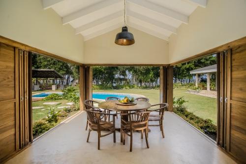 Fasilitas, Nakatumble - Luxury Sustainable Villa with Farm in Teluk Mele Fasilitas, Nakatumble - Luxury Sustainable Villa with Farm in Teluk Mele