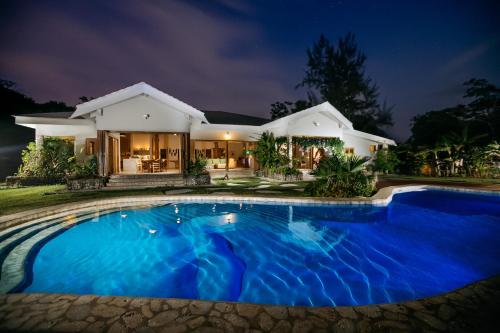 Tampilan eksterior, Nakatumble - Luxury Sustainable Villa with Farm in Teluk Mele Tampilan eksterior, Nakatumble - Luxury Sustainable Villa with Farm in Teluk Mele