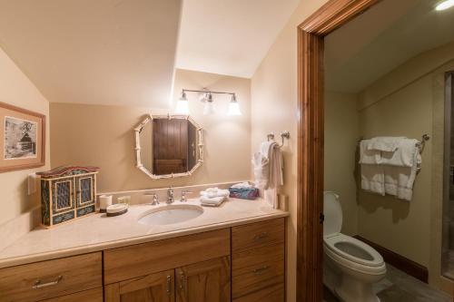 This photo about 9 Vail Road Condominiums shared on HyHotel.com