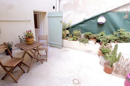 Hotel HostnFly apartments - Charming studio with outdoor area