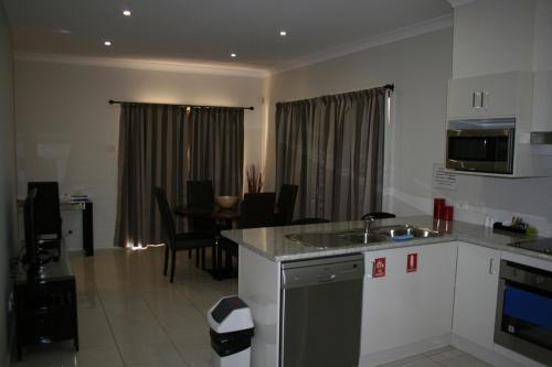 Kitchen, Noahs Mid City Muswellbrook Inn in Muswellbrook Kitchen, Noahs Mid City Muswellbrook Inn in Muswellbrook
