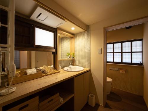 Bathroom, 内子の宿 久 in Uchiko Bathroom, 内子の宿 久 in Uchiko