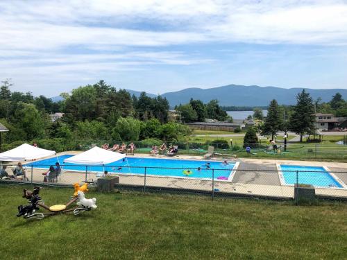 Swimming pool, Hill View Motel and Cottages in Diamond Point (NY) Swimming pool, Hill View Motel and Cottages in Diamond Point (NY)