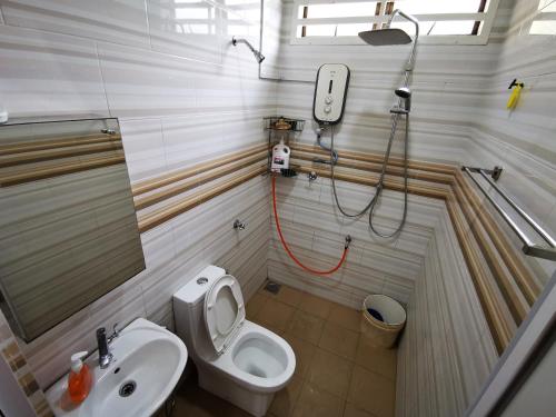 Bathroom, Amera Homestay in Chukai Bathroom, Amera Homestay in Chukai
