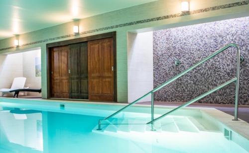 สระว่ายน้ำ, Borhotel Sziluett Farkasmaly in มาตราฟูเรด สระว่ายน้ำ, Borhotel Sziluett Farkasmaly in มาตราฟูเรด