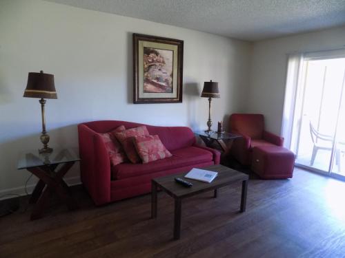 Two Bedroom One and a half Bath Apartment Close to Navy Base Sleeps 7, Fast Wifi, Cable, Playground, Gym, Pool
Two Bedroom One and a half Bath Apartment Close to Navy Base Sleeps 7, Fast Wifi, Cable, Playground, Gym, Pool