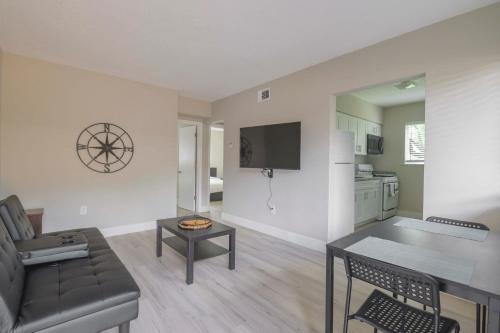 Modern 2BR Apartment in Midtown-Wynwood