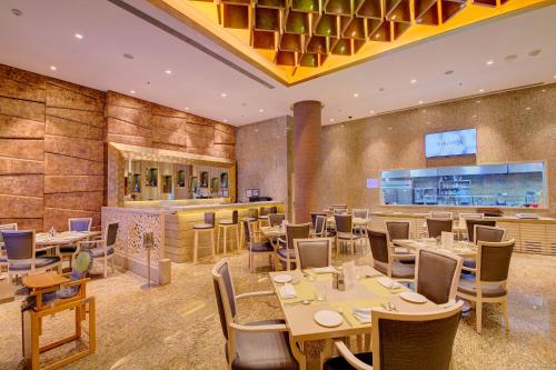 المطعم, فندق نيرانتا آيربورت ترانزيت آند لاونج ترمينال 2 أريفالز/لاندسايد (Niranta Airport Transit Hotel & Lounge Terminal 2 Arrivals/Landside) in مومباي المطعم, فندق نيرانتا آيربورت ترانزيت آند لاونج ترمينال 2 أريفالز/لاندسايد (Niranta Airport Transit Hotel & Lounge Terminal 2 Arrivals/Landside) in مومباي