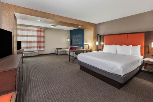 La Quinta Inn & Suites by Wyndham Houston East I-10 in Channelview La Quinta Inn & Suites by Wyndham Houston East I-10 in Channelview