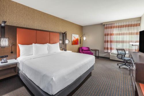 La Quinta Inn & Suites by Wyndham Houston East I-10 in Channelview La Quinta Inn & Suites by Wyndham Houston East I-10 in Channelview