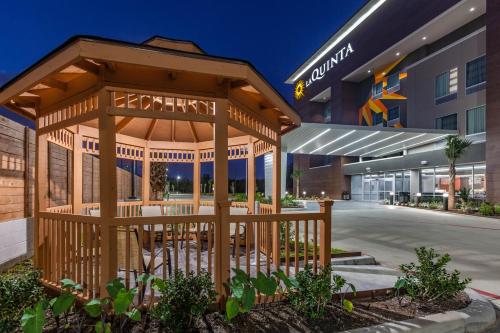 Exterior view, La Quinta Inn & Suites by Wyndham Houston East I-10 in Channelview Exterior view, La Quinta Inn & Suites by Wyndham Houston East I-10 in Channelview